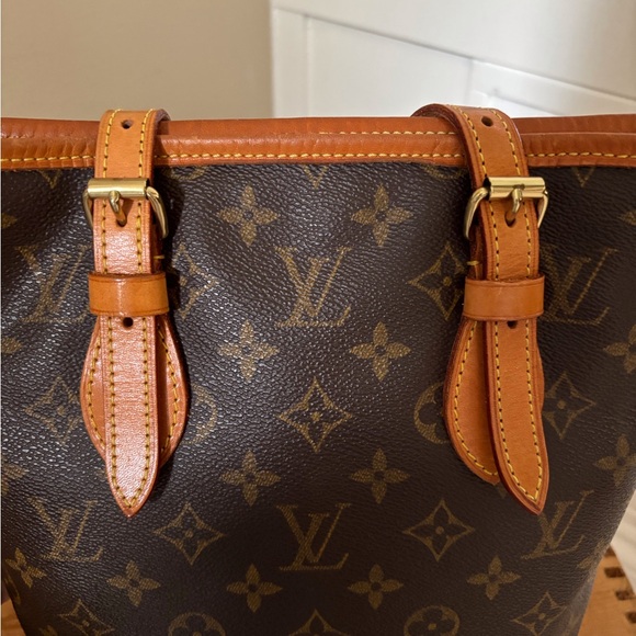 Louis Vuitton Bucket Handbag with Monogram Canvas and Leather Trim - Picture 5 of 14